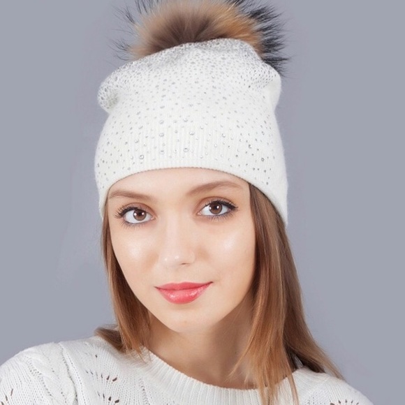 ✨Crystal Embellished Beanie W/ Fox Fur Pom Pom✨ - Picture 3 of 6